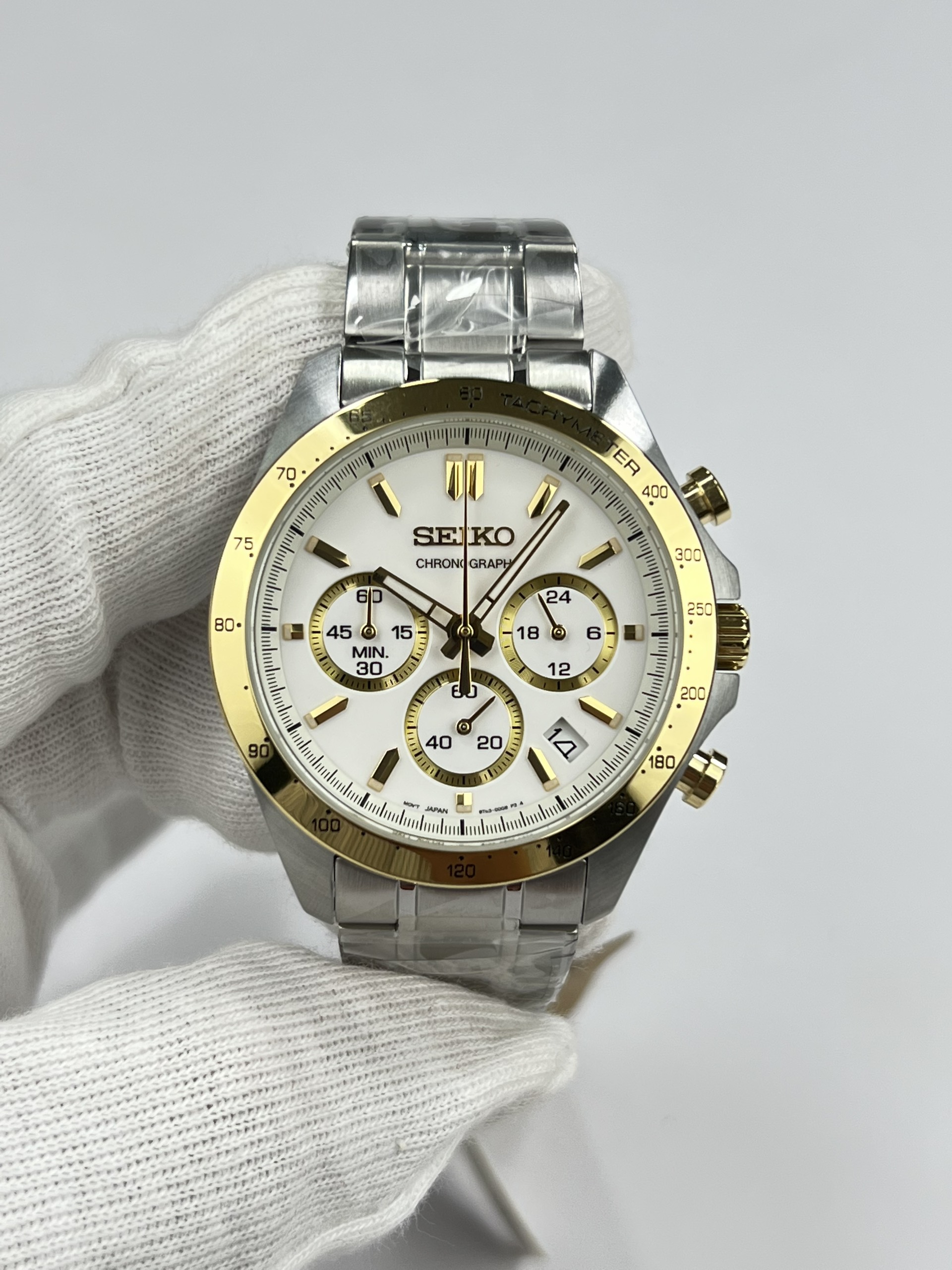 11-ad81a9c5-4ead-4274-8310-a576e06f3466