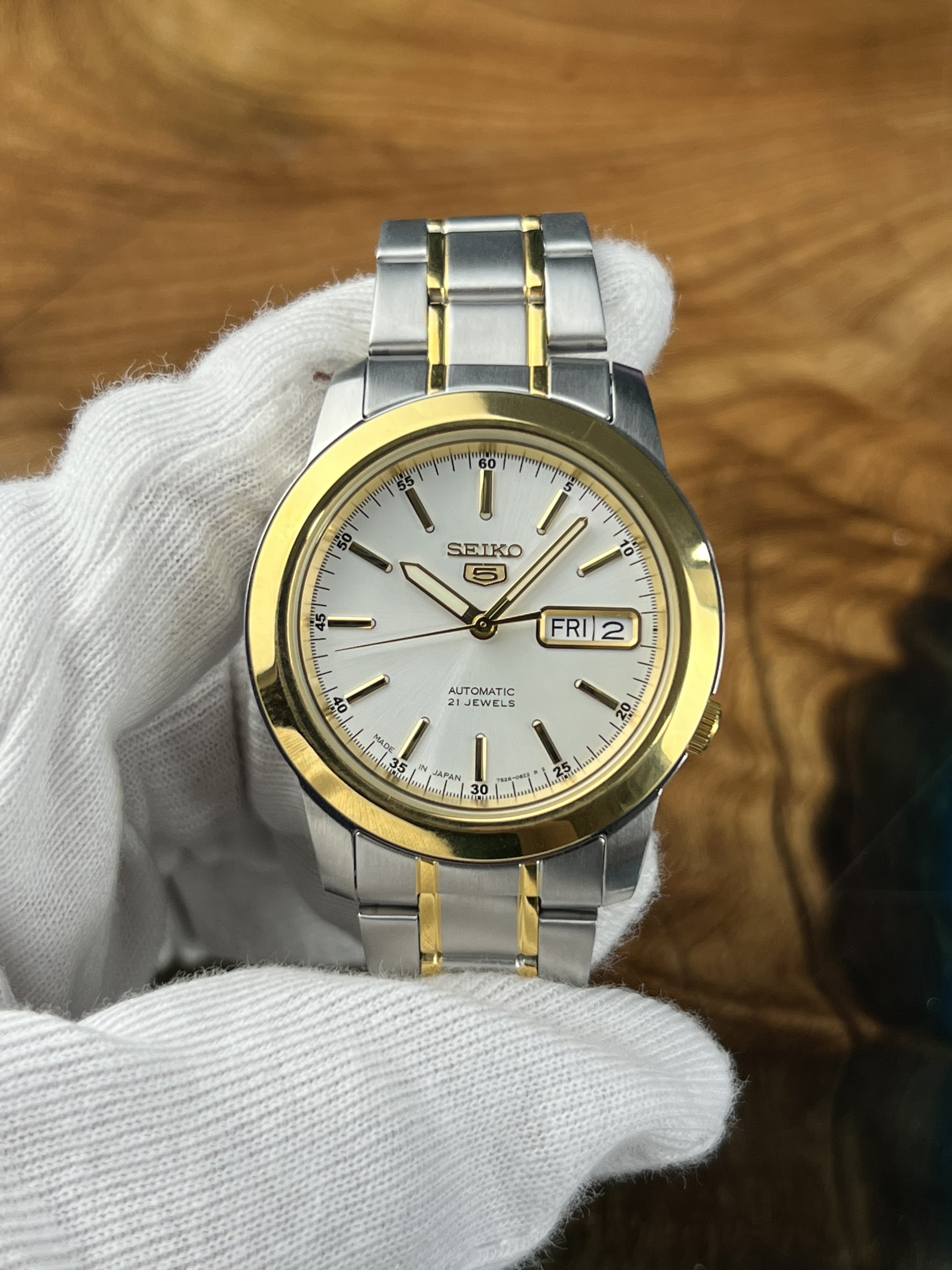 11-d80b3a1e-c4c6-4f20-b131-d43e0d867425