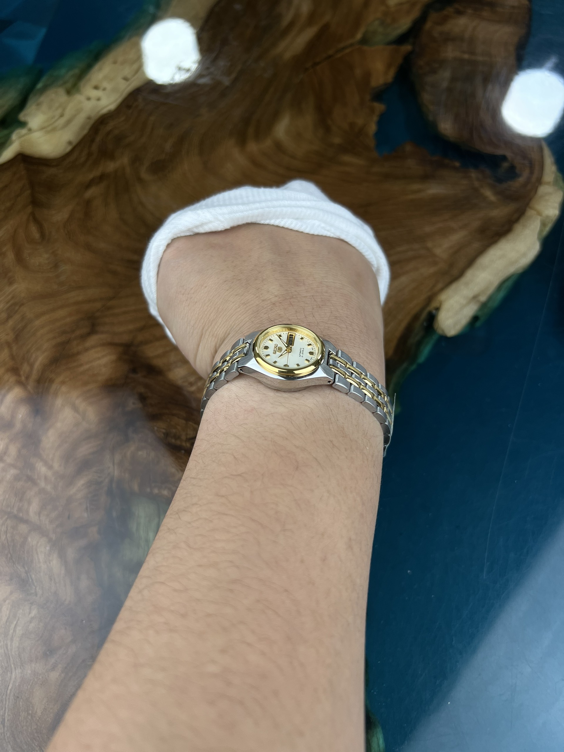 12-2957dc9e-833f-4827-8985-92c9b636004b