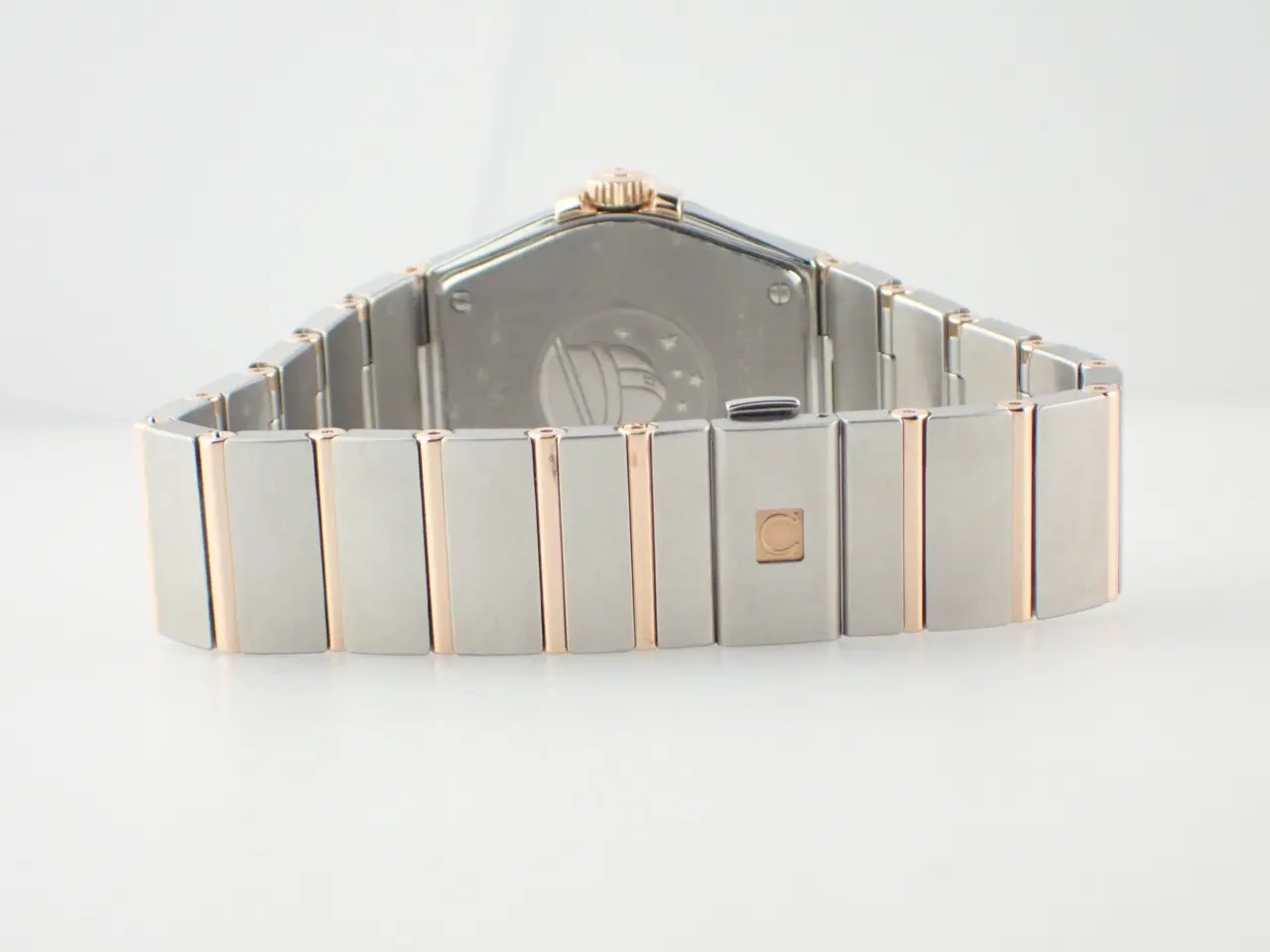 1220120119-63a1257f8f754