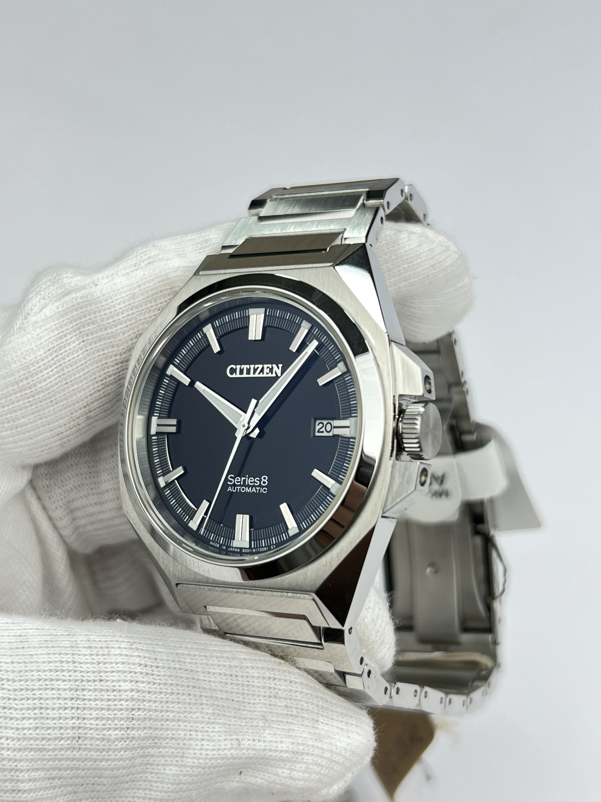 2-11853398-3d9b-43d2-9e7b-c5e90016cba4