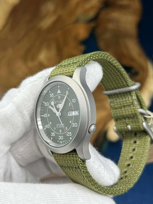完動 SEIKO ミリタリー 7S26-02J0 裏スケ カーキ／抹茶緑文字盤 Seiko 