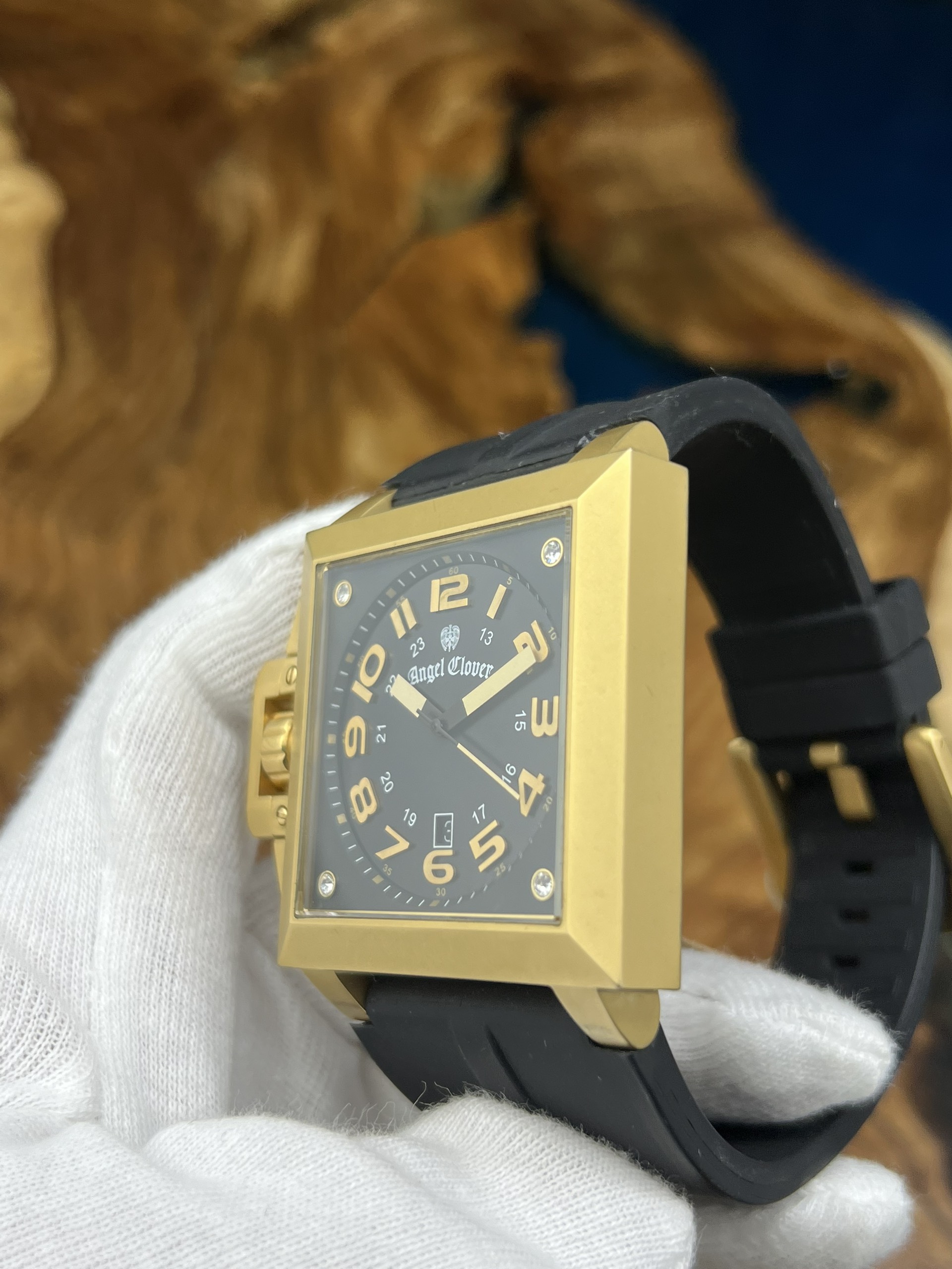 2-4e143861-3a37-41e7-be94-53e794d1e6c8