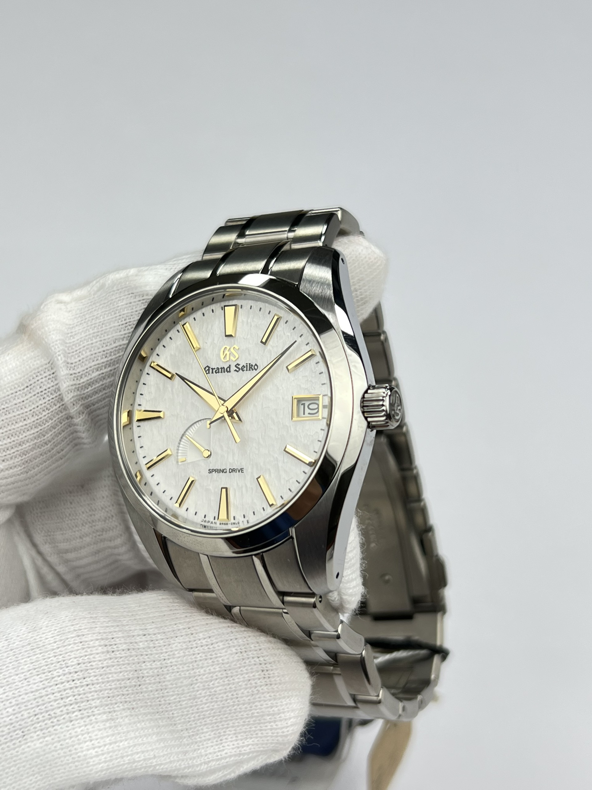 2-6940b3b3-eac2-478c-9ec0-70fe86fabcb1-70a5e607-4606-4bbb-90f4-49d7a897d8ff