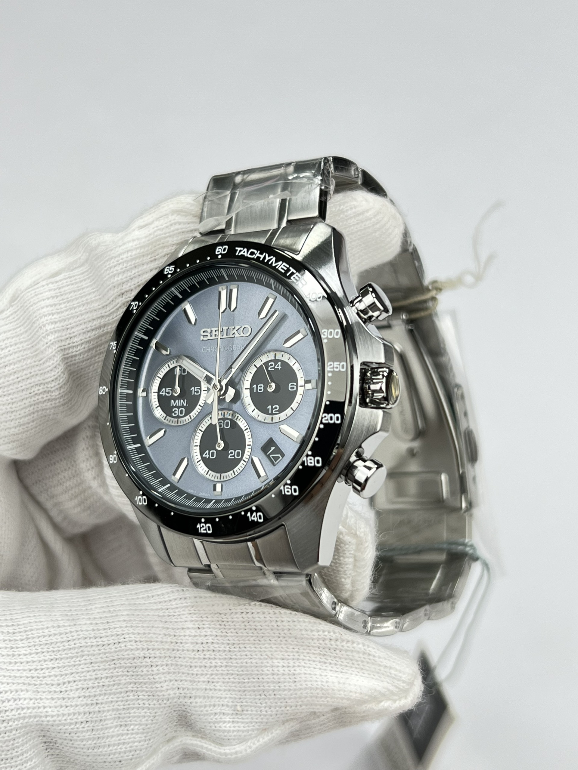 2-902b6ee7-00e1-47f8-a1a0-1358184b786b