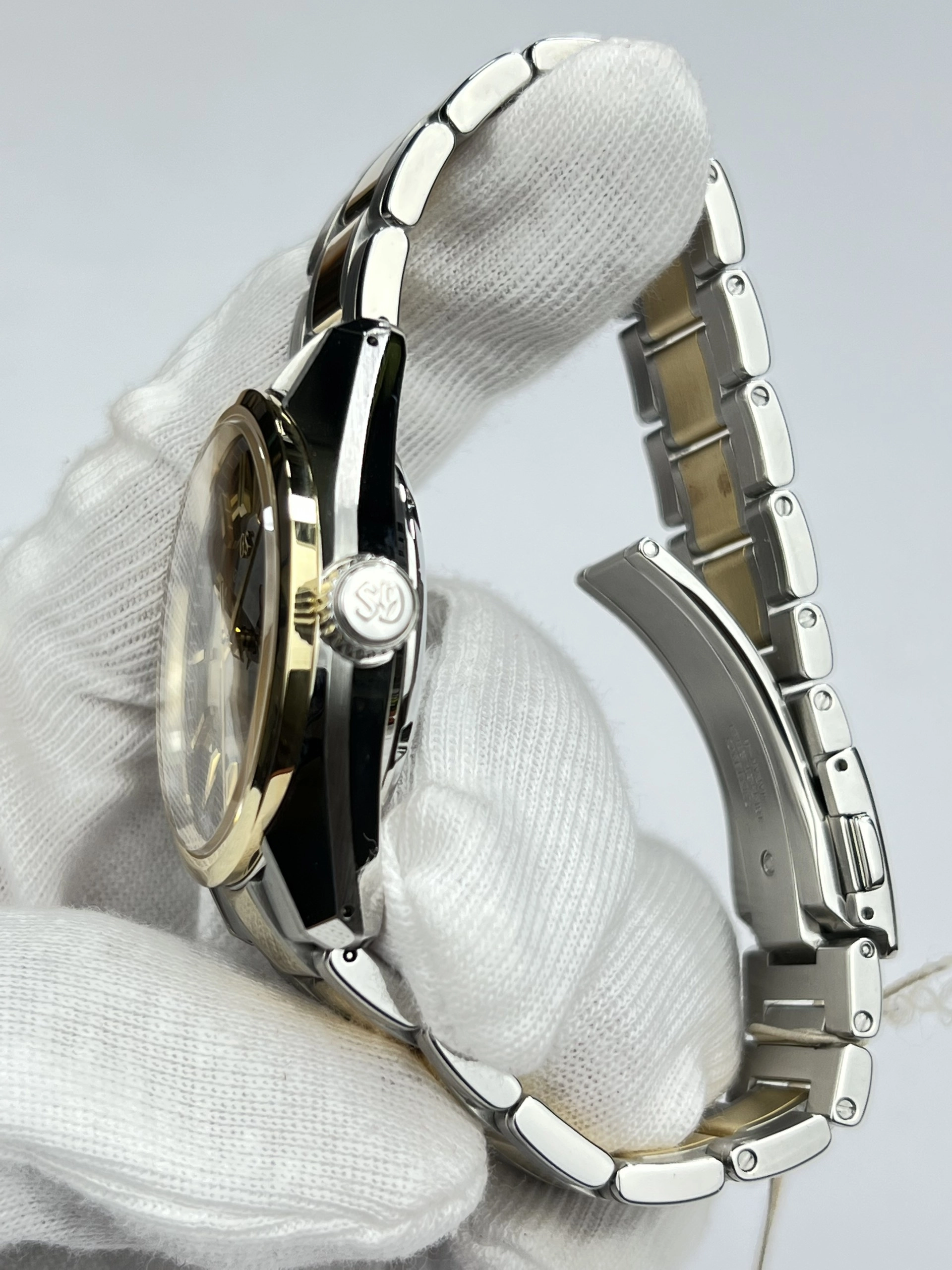 3-19e8d9c7-8100-41de-94b9-e408ac8ba9d9