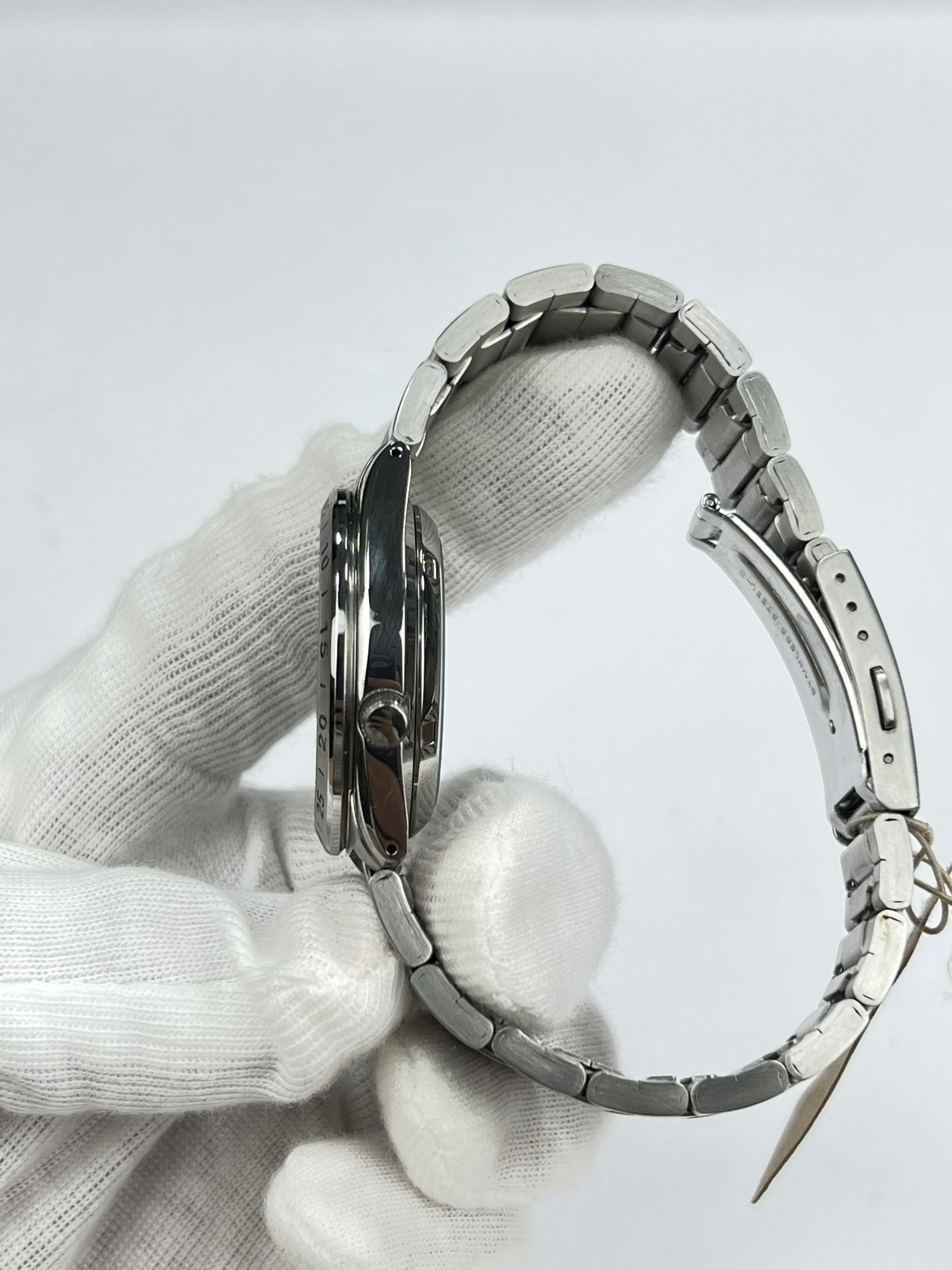 3-20142975-d1e0-44c5-a504-b89c3c3baaf0-8ccaf51f-8266-48f8-bfbc-04306578dca0-57e24310-7245-4056-80f5-3ebe5b8780c4