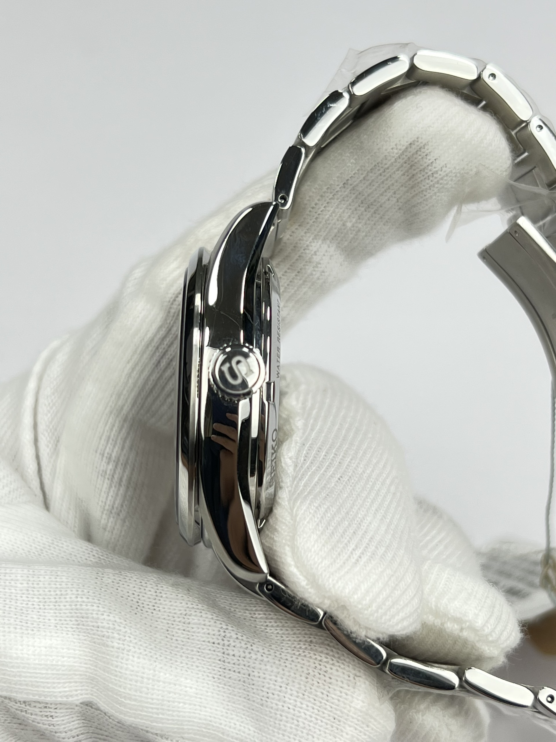 33-12fb2032-cded-4628-89c7-df74d288deb6