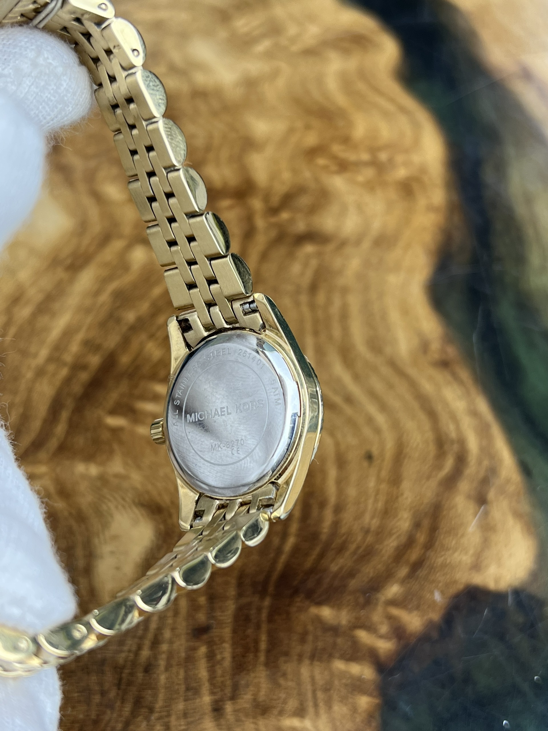 4-9047872d-8fd2-4555-8214-e4f5682b8607