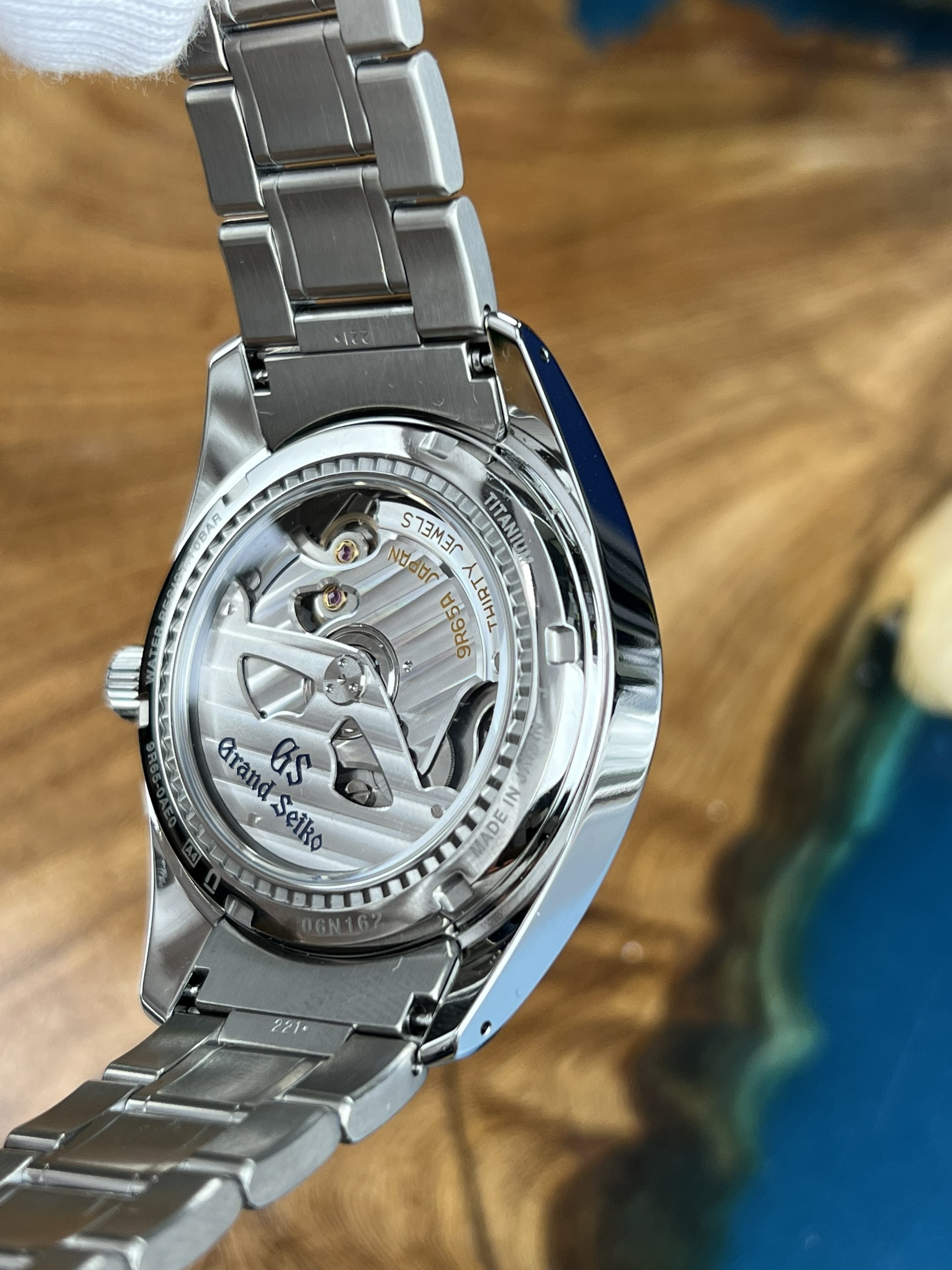 4-b684ebf7-54ca-4758-941a-a816417f6d60