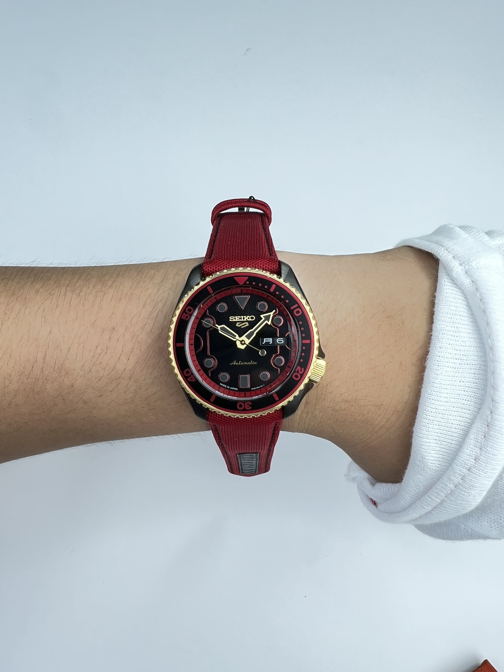 4-e0df4e21-03ed-4054-aa7c-2d2d29daa8c9-6404e5fe-83c0-4416-af92-80e4652b9de8