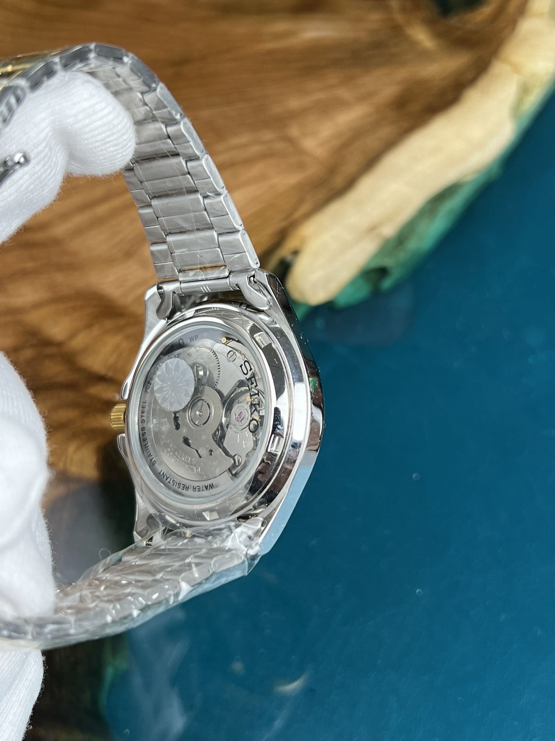 4-e6ab9a66-9dca-4e84-af9d-efd036f90d02