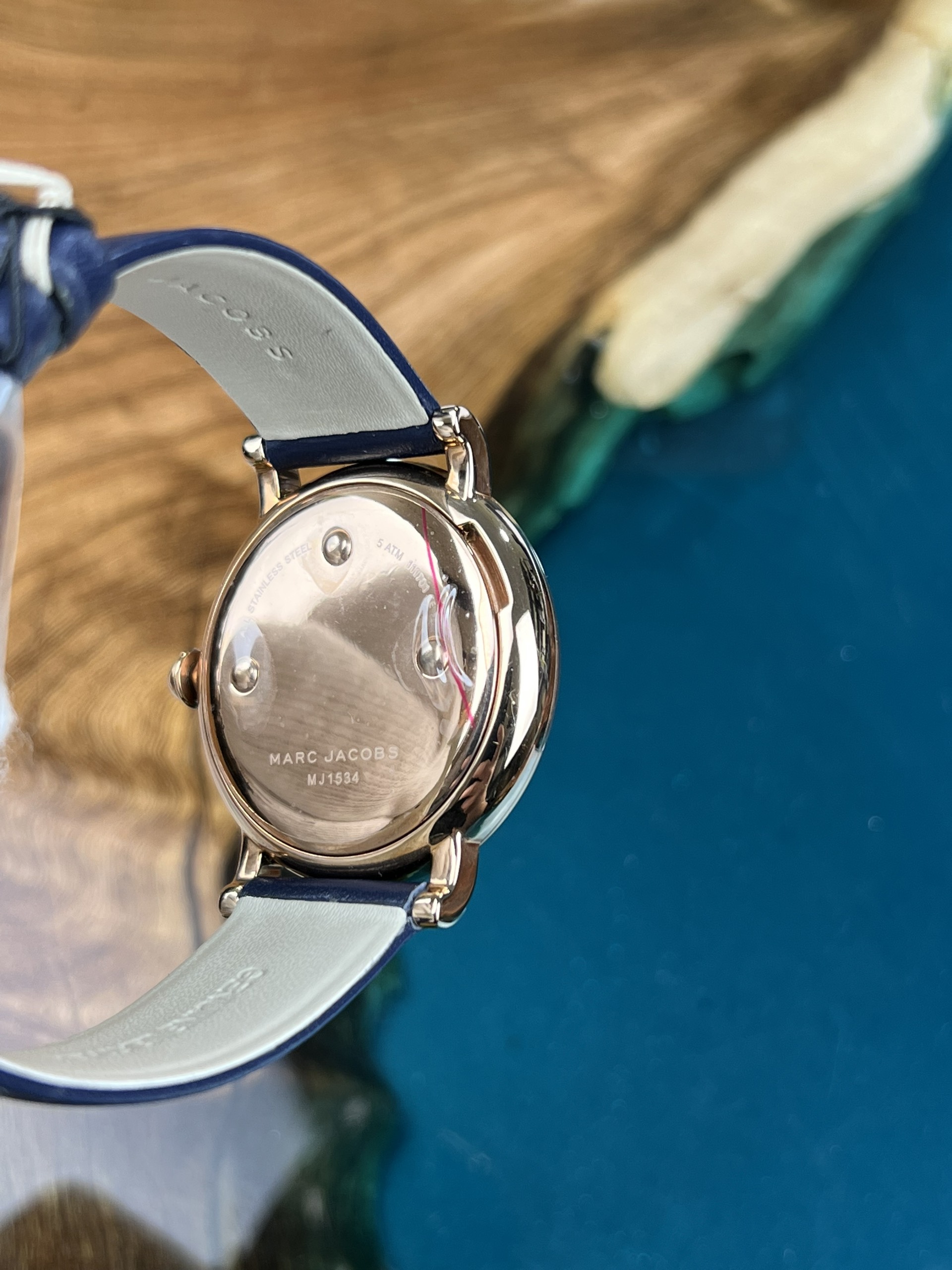 44-aba0d087-e798-4104-85f1-30d0ee0d051b