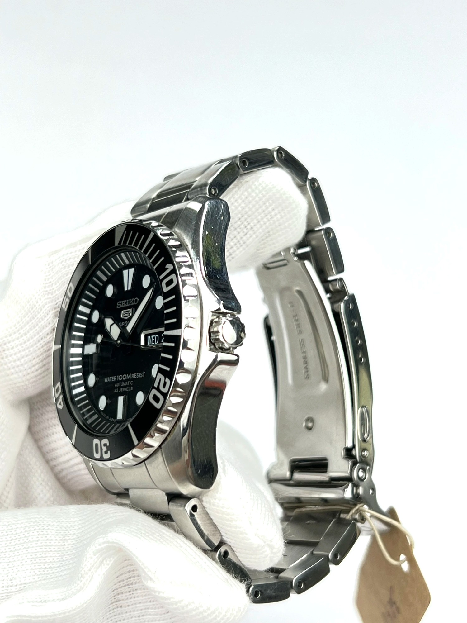 5-9562a42f-7bb4-4e93-a4ad-87470a42aee6