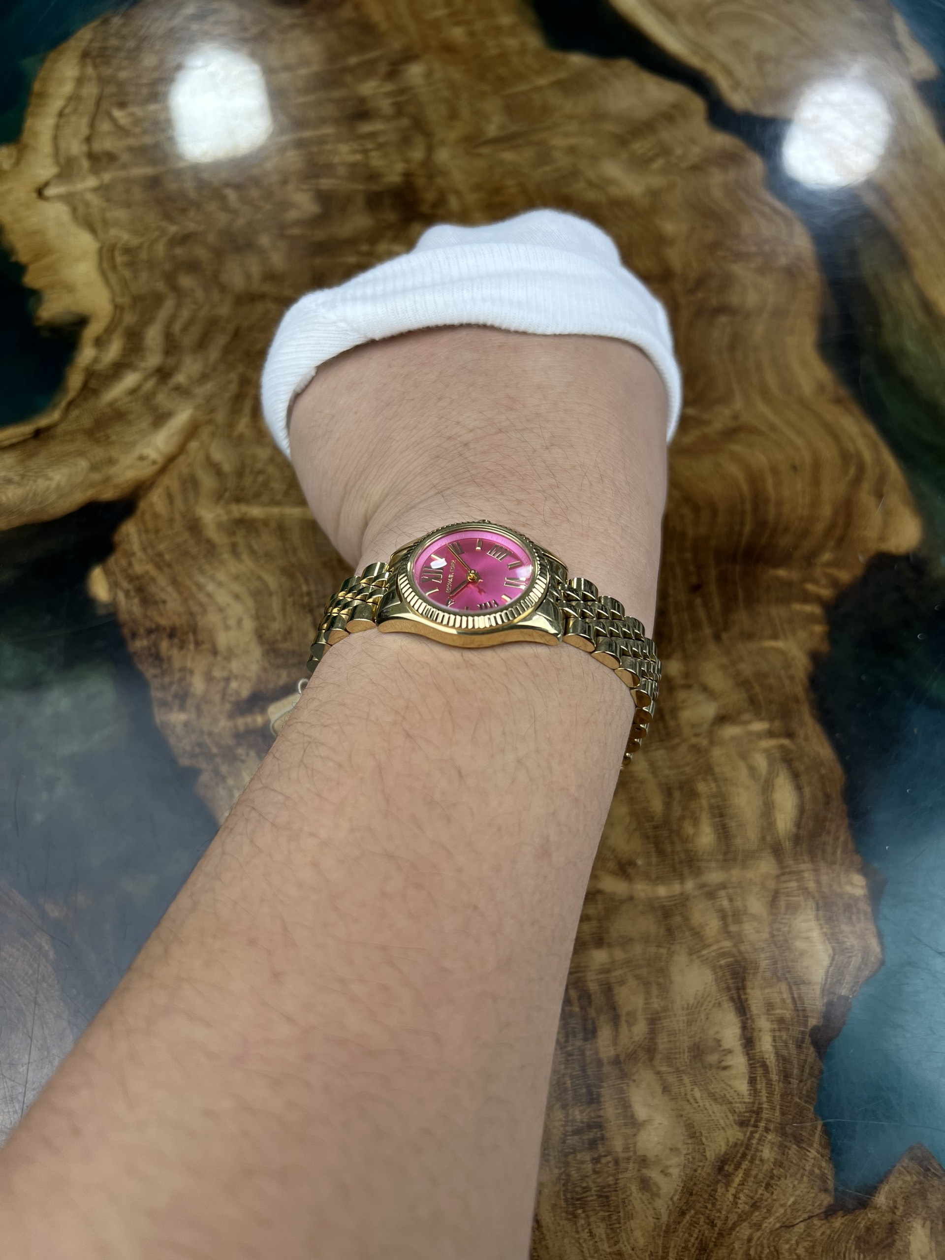 6-446731ff-24aa-4a28-b36b-a927a2e9273d