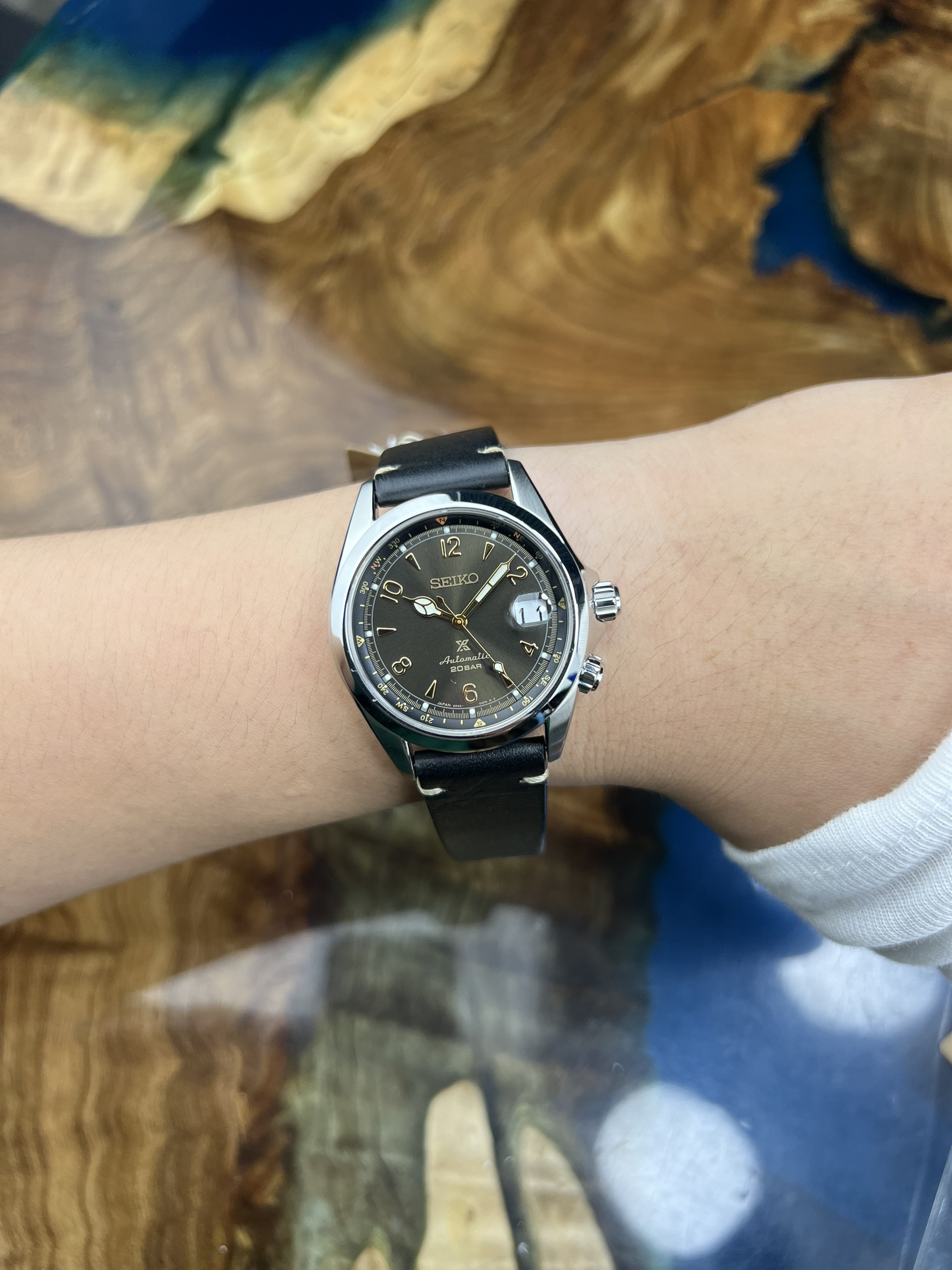 6-6aab48c2-75a5-42e3-8e35-6094bd1a0657