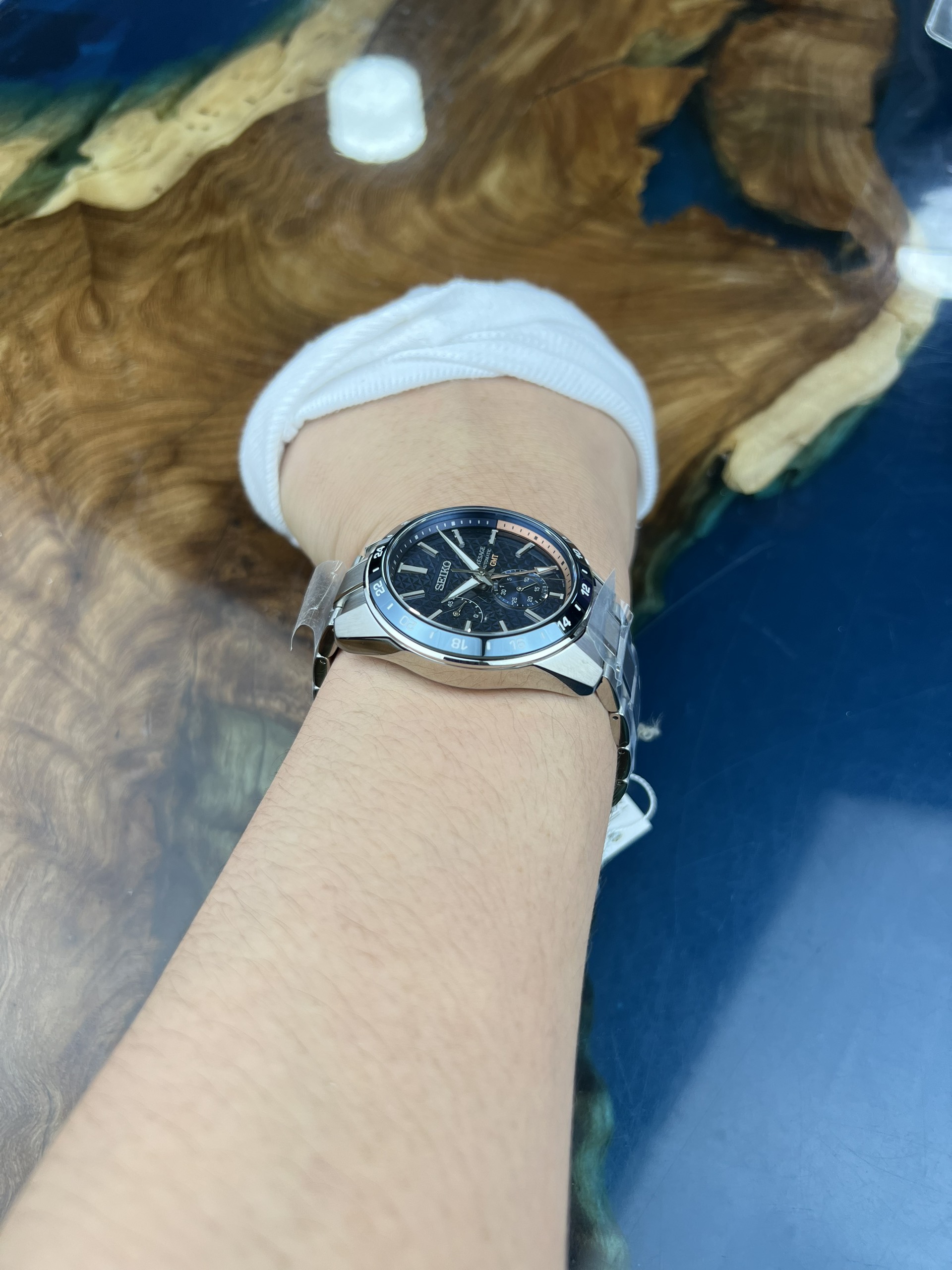 6-933a3475-3030-4e86-aa48-d91dc2451147