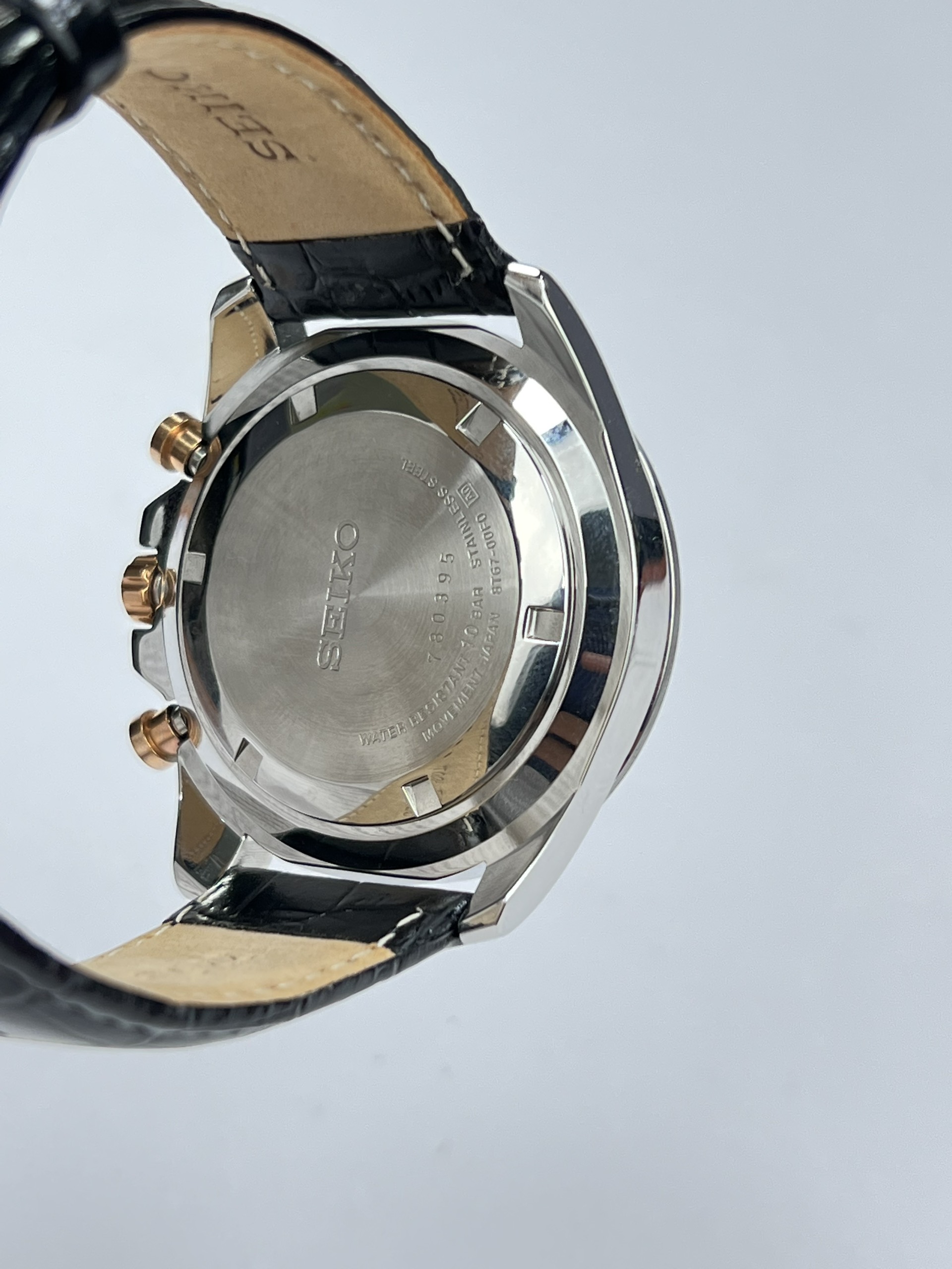 6-935ddda1-3054-45b4-9da6-3299e82f7e5b