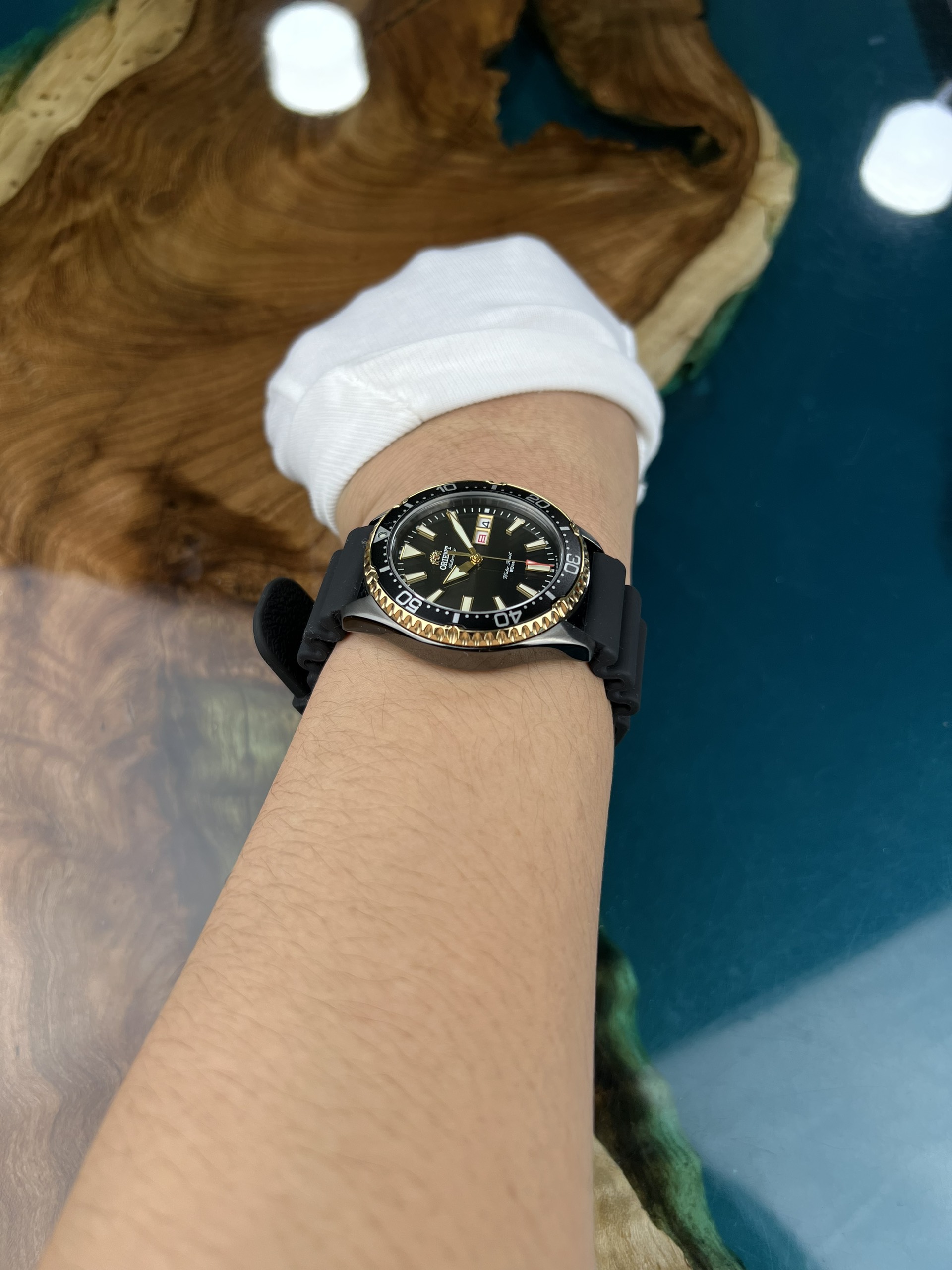 6-c13084fa-3aa7-46e4-afcc-821729160be3