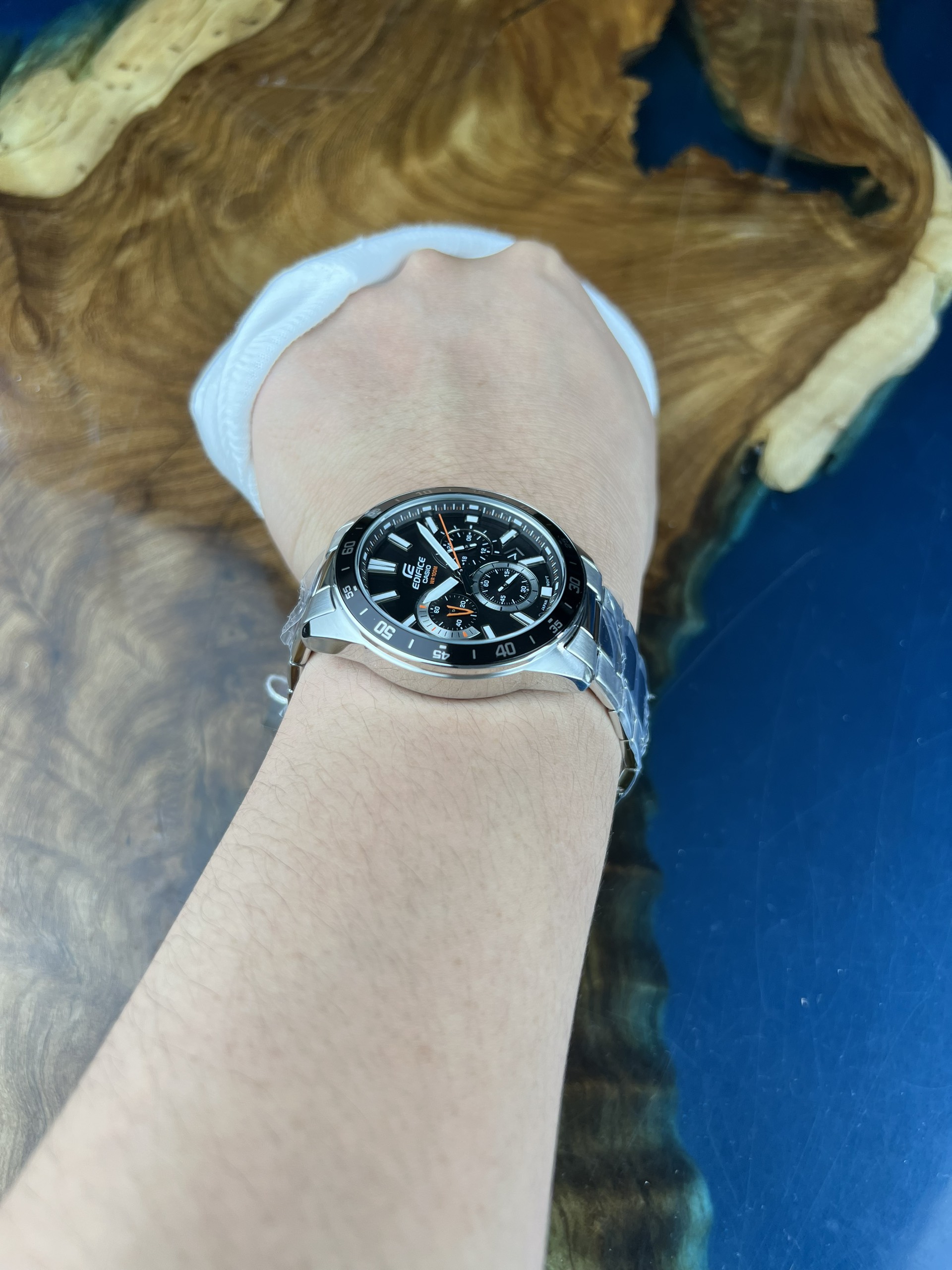 6-cd46052c-587c-4605-8456-76f98a00a95b