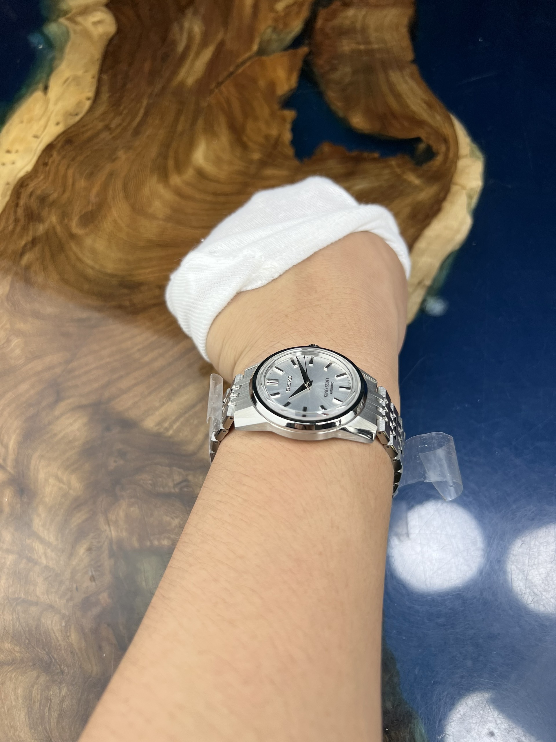 6-e5c831f5-7fe5-4ddf-b0aa-16c168a08f9b