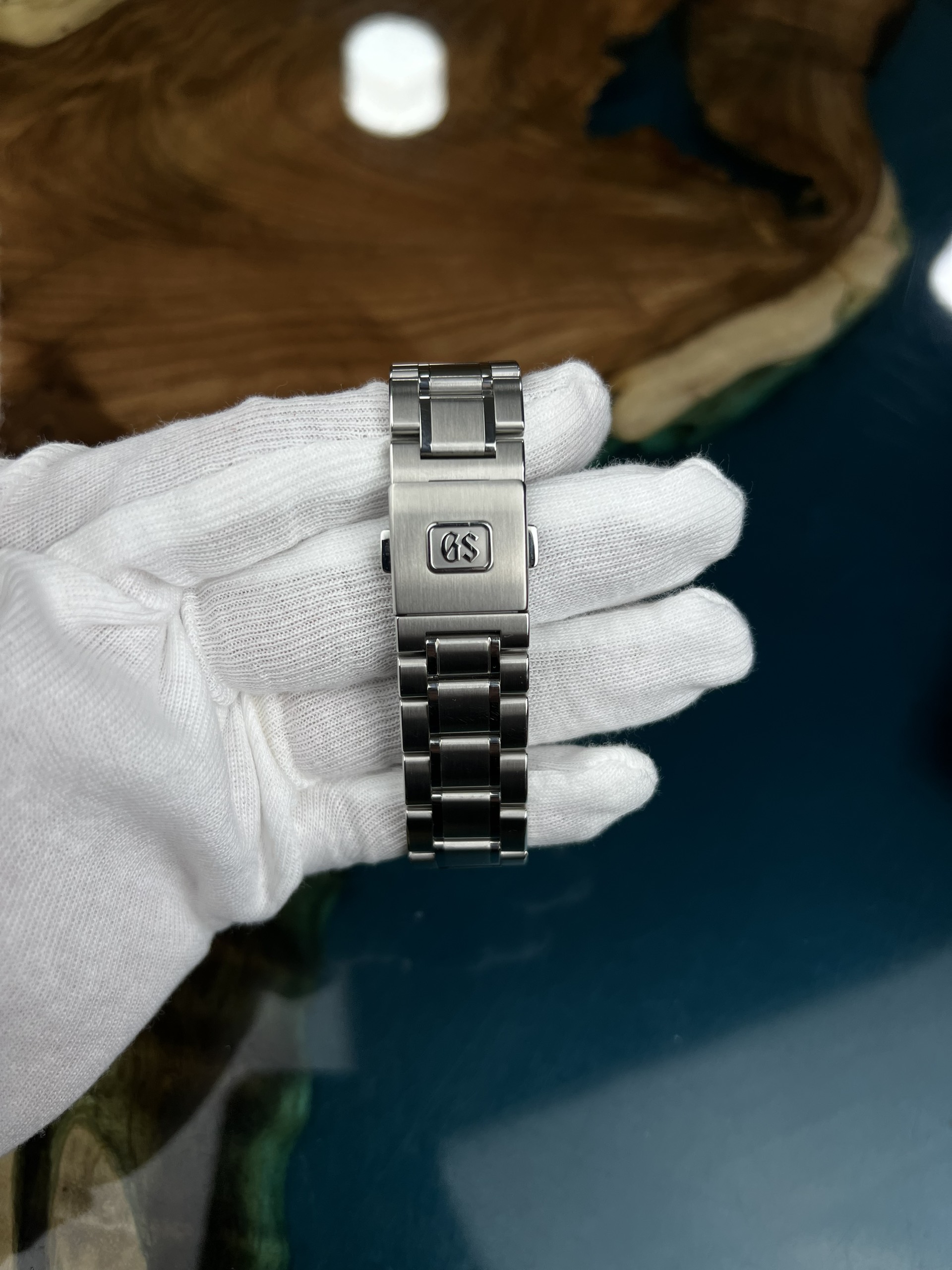 7-69ff6b40-122e-4f48-b759-98ee3c388650