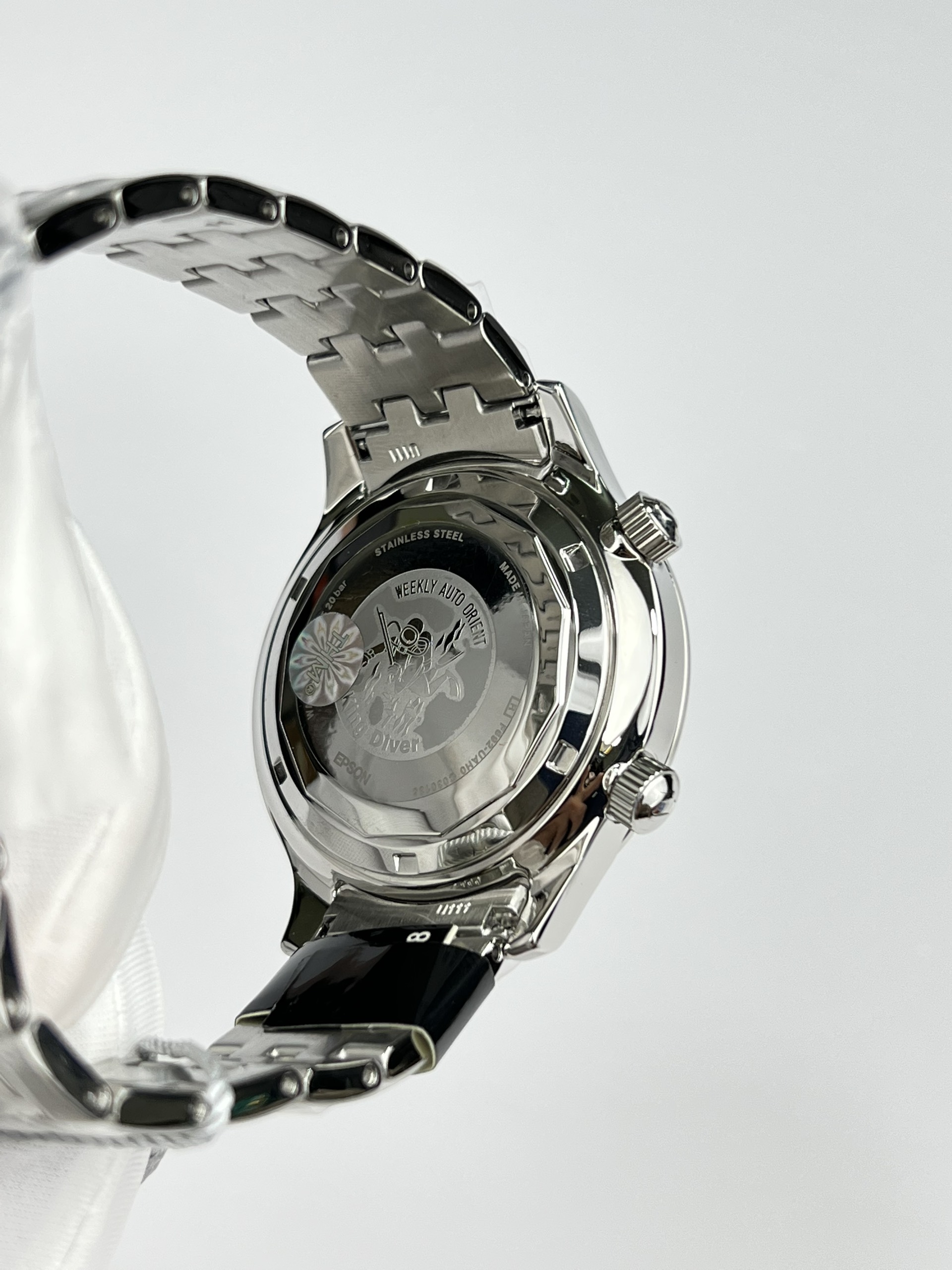 8-12c893d3-cf8c-45c4-9be2-dcd4de1ff56c-b9e584a4-b031-4ff9-aa17-a213cc3c1b45