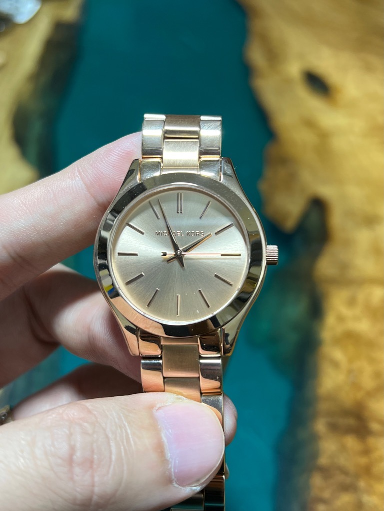 e443a10b-1202-4c5c-922d-cbd6873e9018