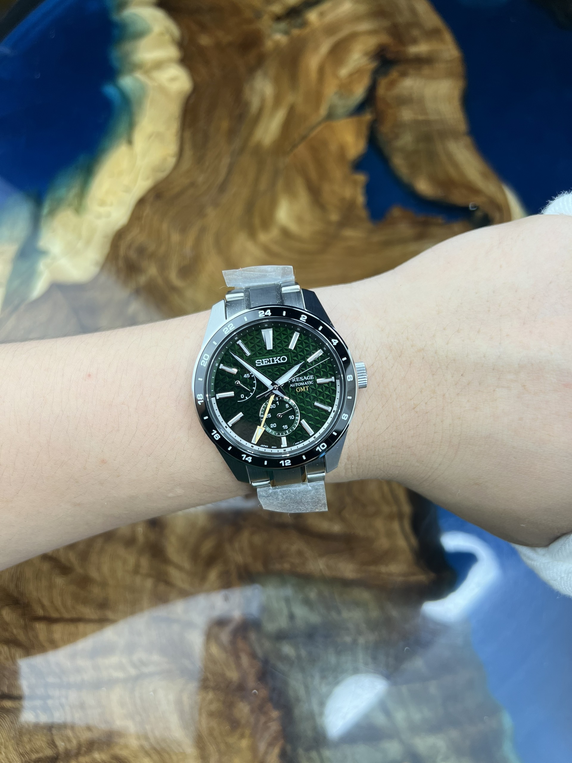 z4401656460186-b5bd5cd5fc57350476d93490b50e727f