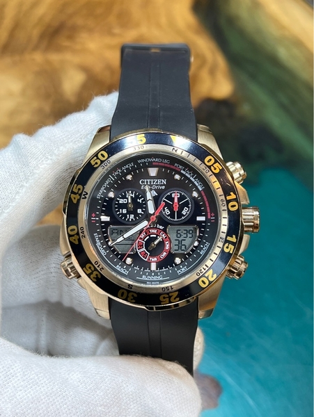 8e89659e-649e-42c5-8dac-cff9d94544c1