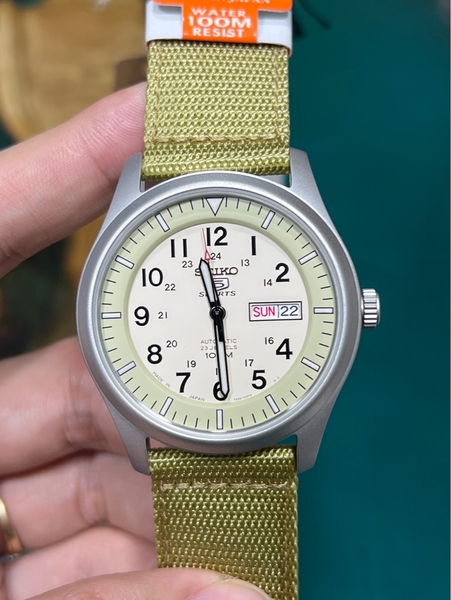 bd9fd229-6fa0-49f4-a2b8-7847e502ccfd