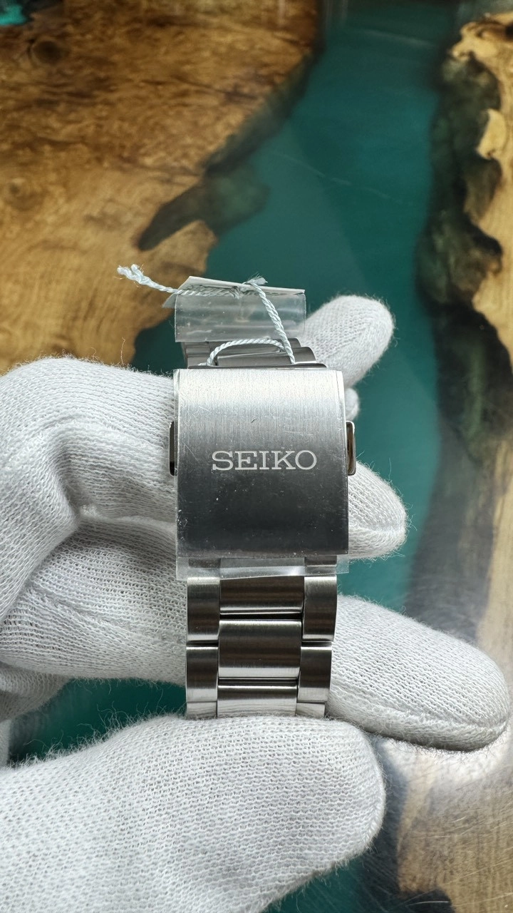 z5111117813755-212f779a40b5a69cbb56289a2c62c602