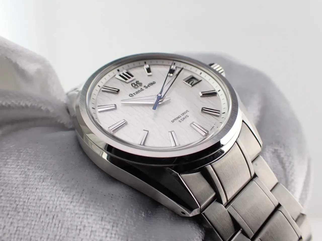 0607105529-647fe3916d40e