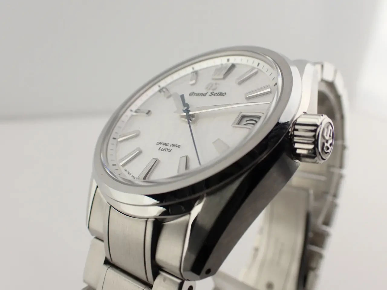 0607105529-647fe391cabb6