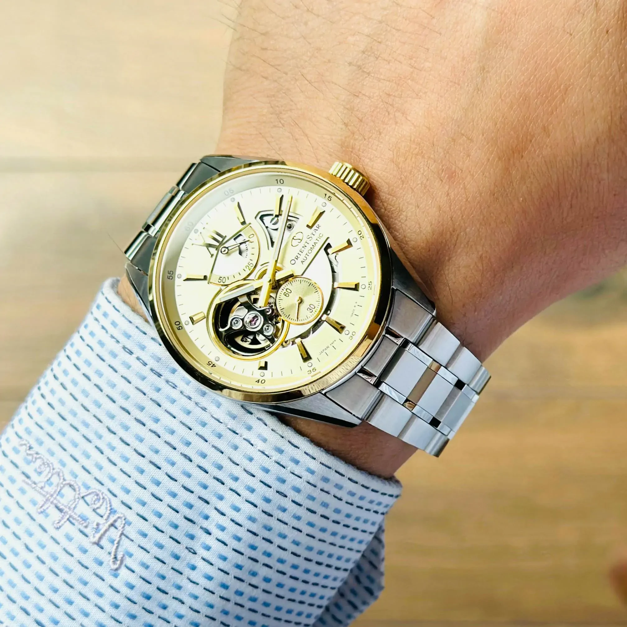 gia-dong-ho-orient-star-rk-av0124g