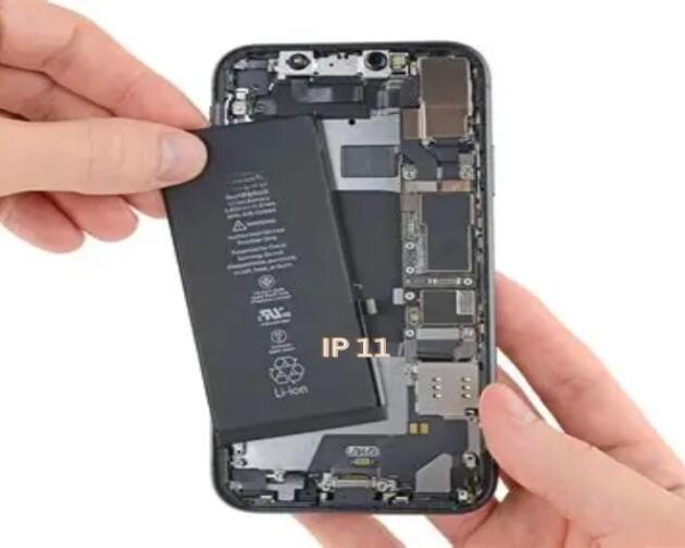 thay-pin-iphone-11-2
