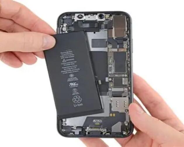 thay-pin-iphone-11-pro-max-2