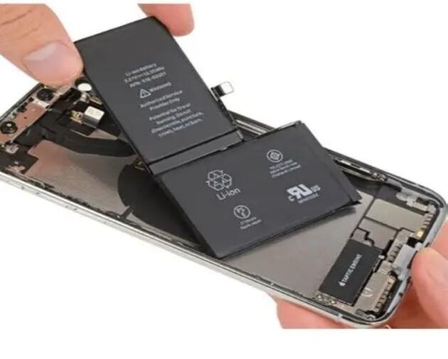 thay-pin-iphone-12-pro-max-1