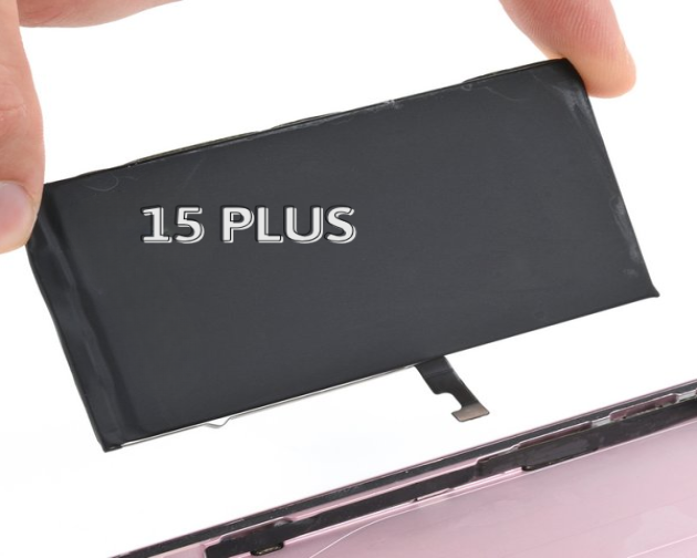 thay-pin-iphone-15-plus-4