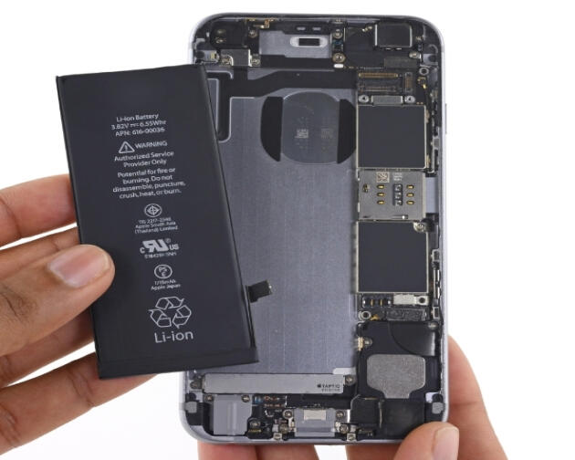thay-pin-iphone-xs-3