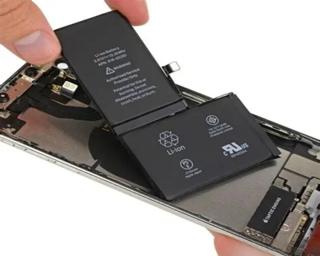 thay-pin-iphone-xs-max-2
