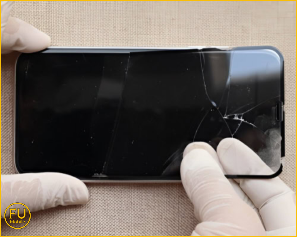 Kính cường lực giúp bảo vệ máy trước các tác động bên ngoài