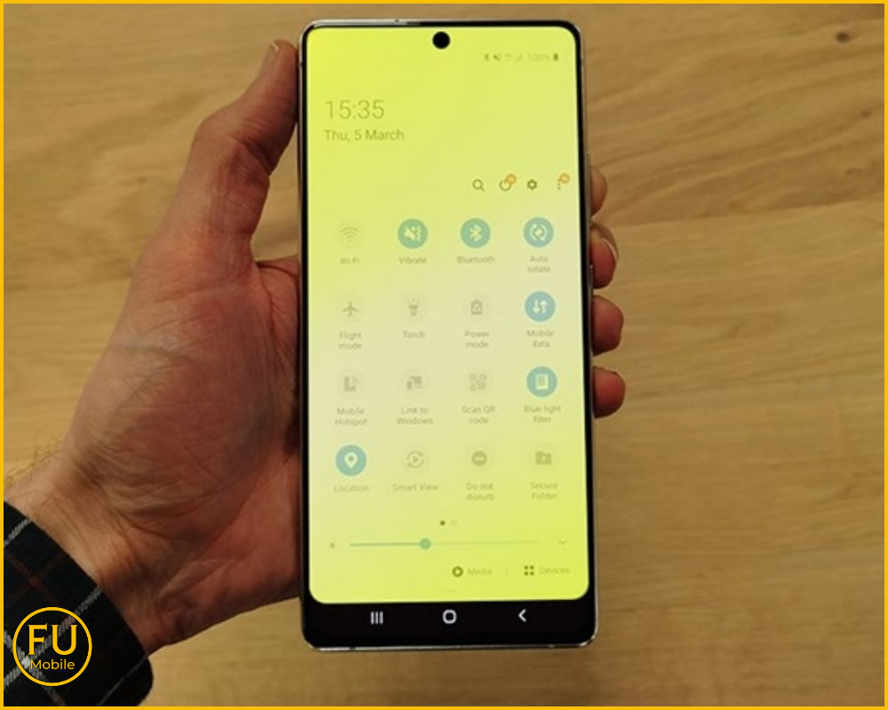 Nguyên nhân khiến màn hình điện thoại gặp sự cố nhòe màu