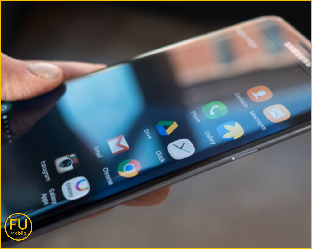 Quan sát kỹ khung viền để xem có dấu hiệu bị vênh hay không