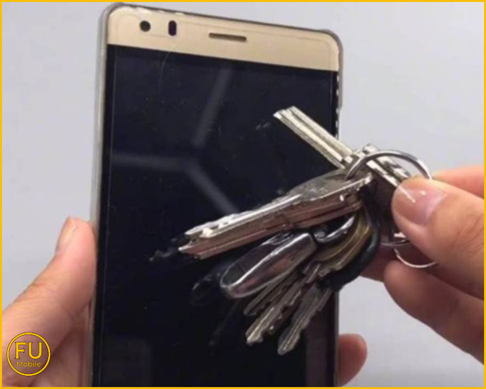 Không để điện thoại chung với vật cứng như chìa khóa để bảo vệ điện thoại