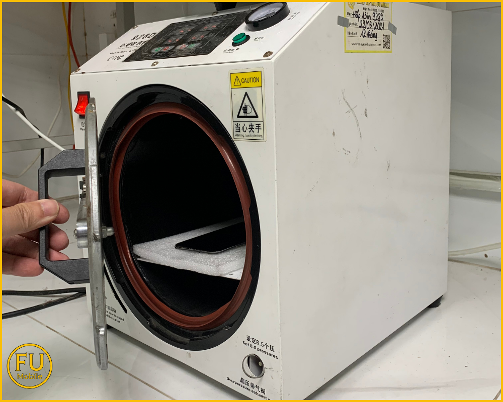 Máy hấp áp suất tại phòng kỹ thuật FUmobile