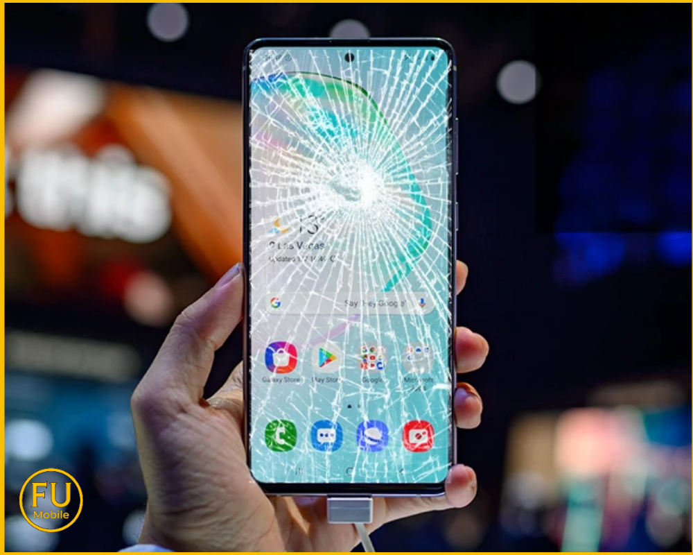 Các mảnh kính nhỏ li ti từ vết vỡ có thể đâm vào da tay trong quá trình vuốt chạm hằng ngày