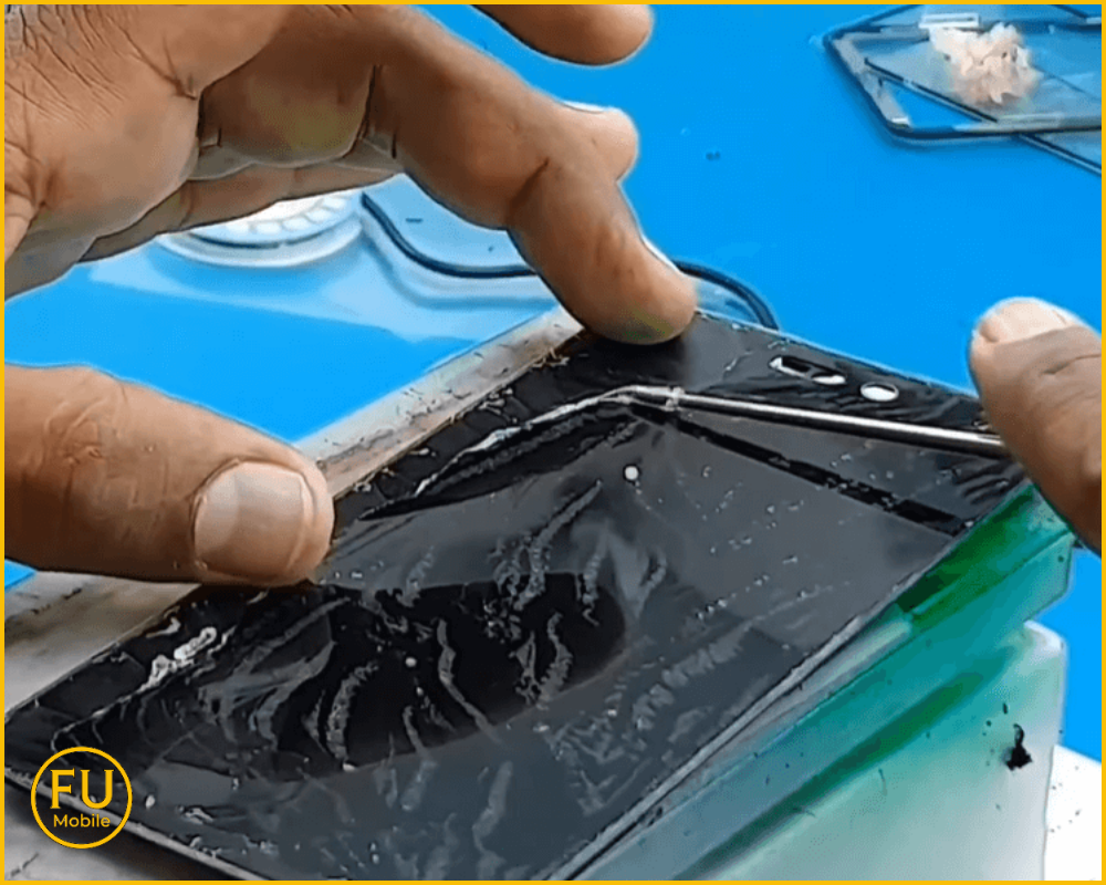 Các yếu tố ảnh hưởng đến giá ép kính iPhone 14 Pro Max