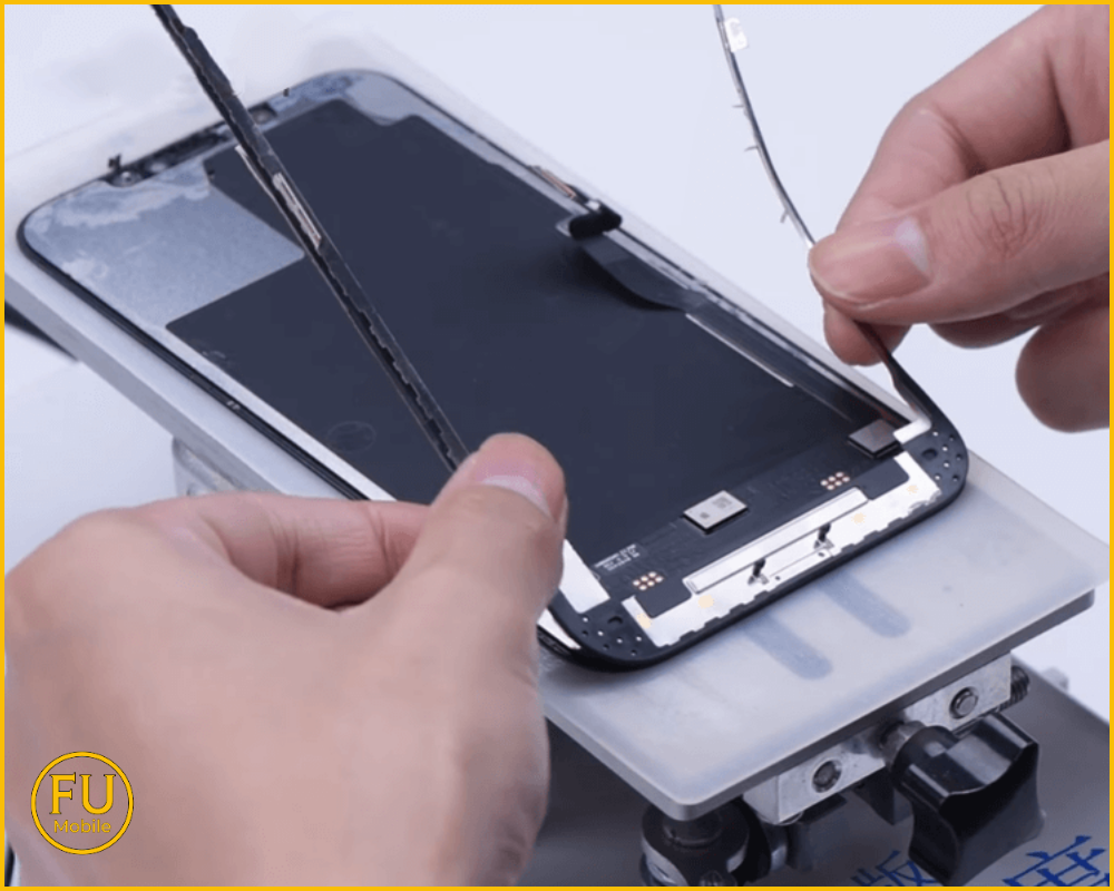 Giải pháp hạn chế rủi ro khi ép kính tại FU Mobile