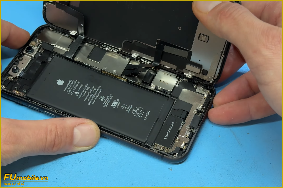 iPhone 11 pin chai, gây nóng máy cần thay mới